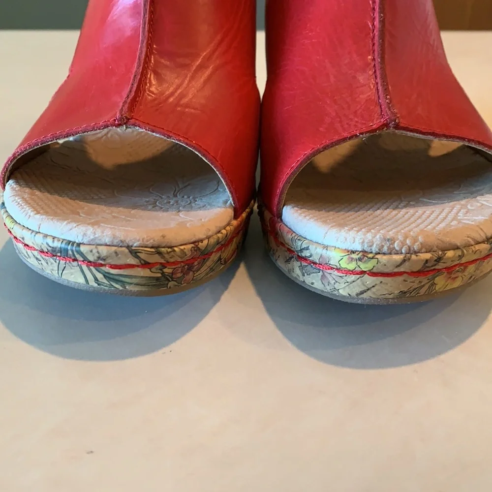 b.o.c. Wedge Sandals, size 8M - Picture 6 of 15